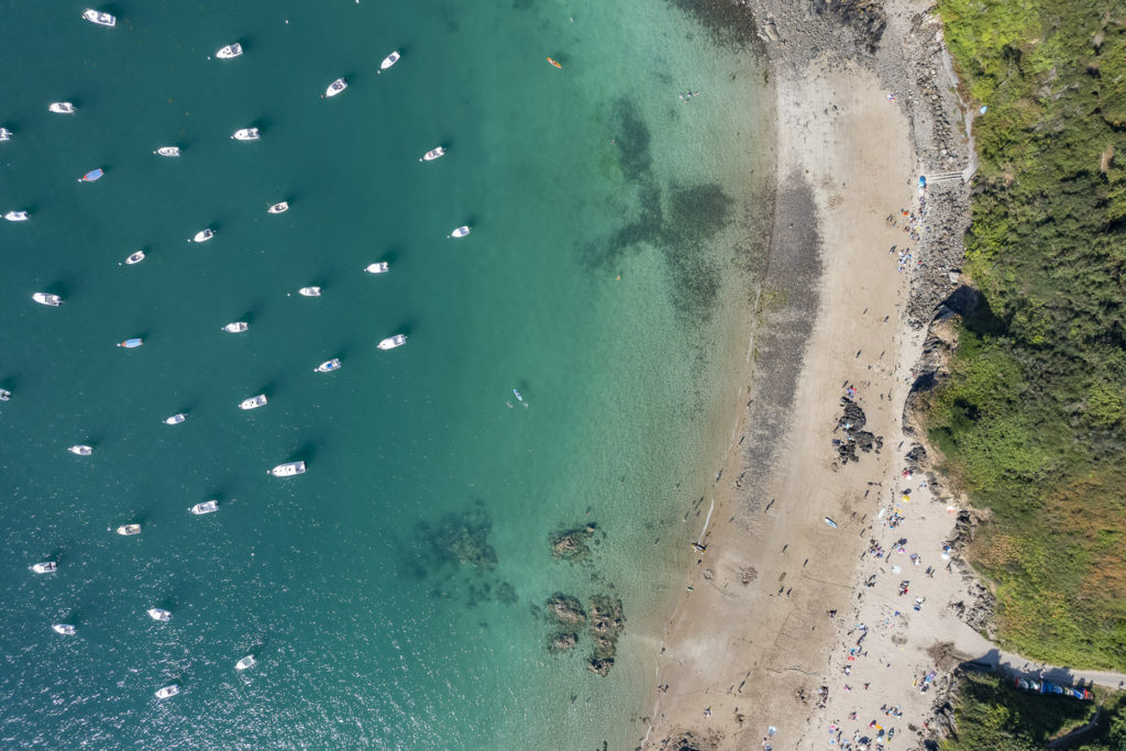 Vue aérienne d'une crique